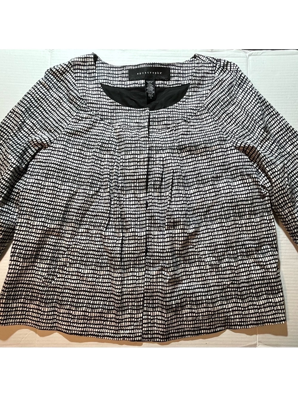 sz14 Apostrophe Monochrome Textured Top